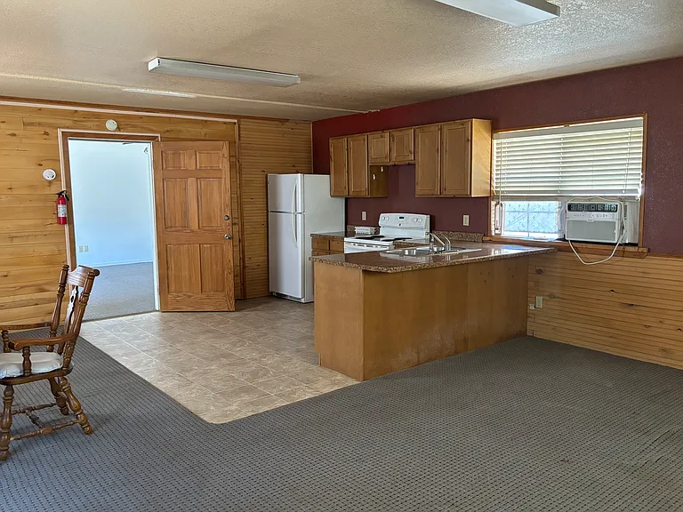 995 Railroad Ave #F — Photo 4