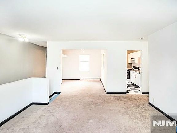 5th image of 1130 Valley Road #2B