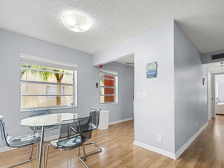 605 Flanders N #M — Photo 7