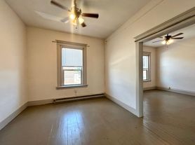 Reynolds Building - 314 1/2 North Pine