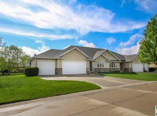 235 La Costa Ln, North Sioux City, SD 57049
