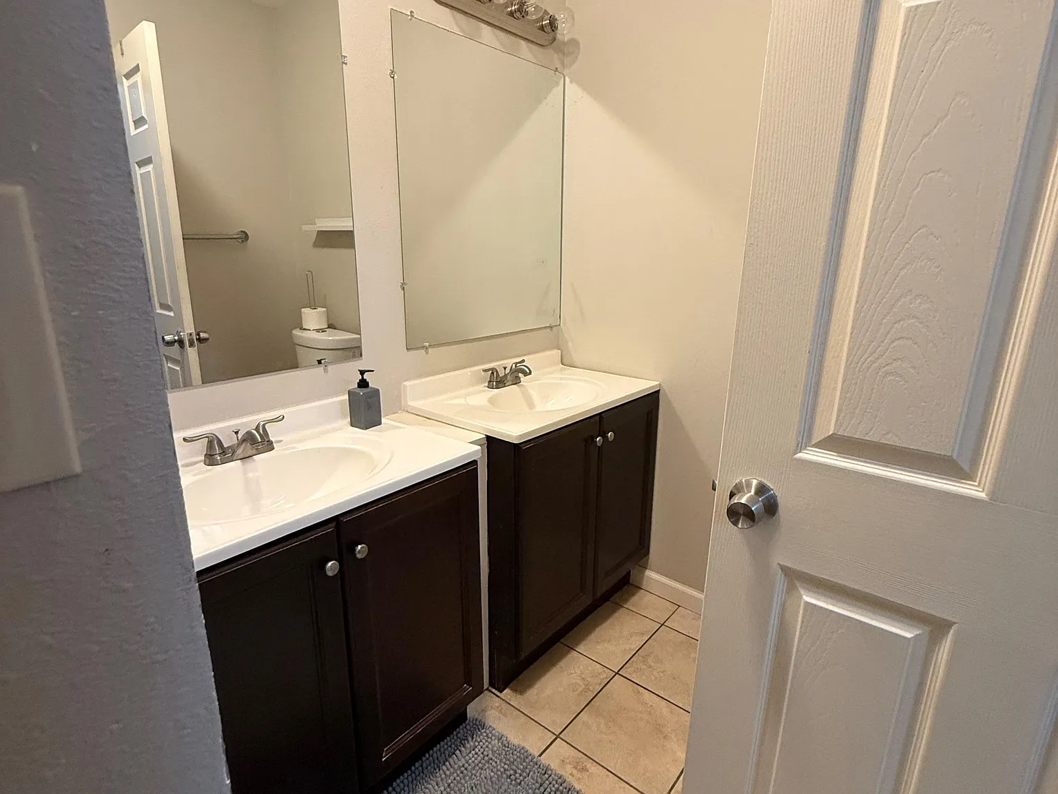 4 bed, 2.5 bath, 2800 sqft, $819 — Photo 2