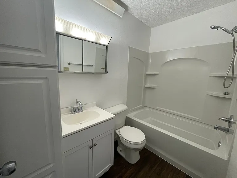 505 Barclay St — Photo 6