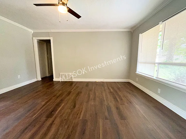 2709 NW Hilltop Dr — Photo 3