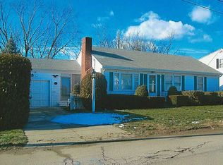 391 Dover Ave, East Providence, RI 02914