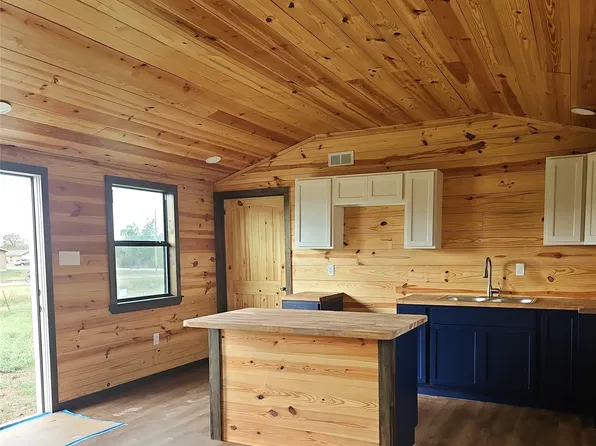 504 W Jacinto St, Groesbeck, TX 76642