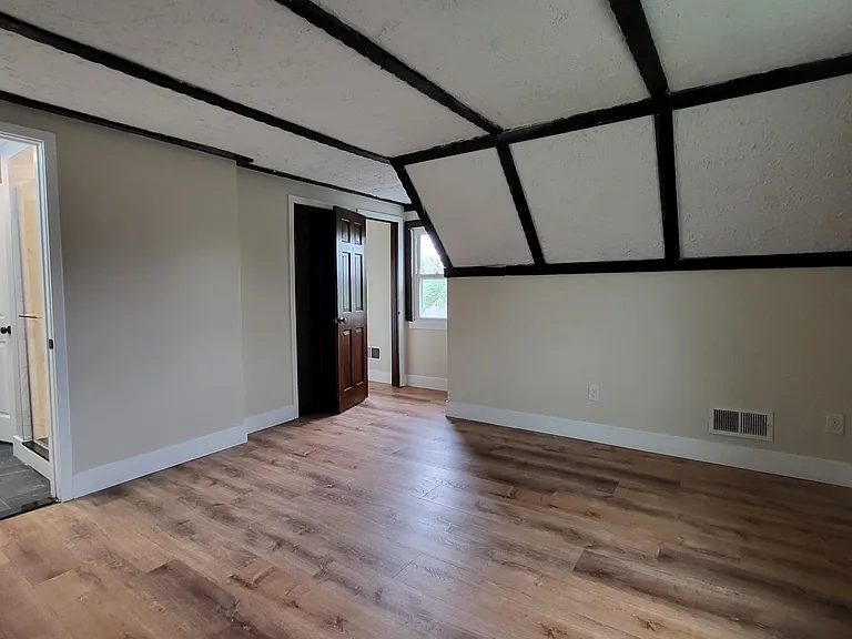 156 Doris St — Photo 18