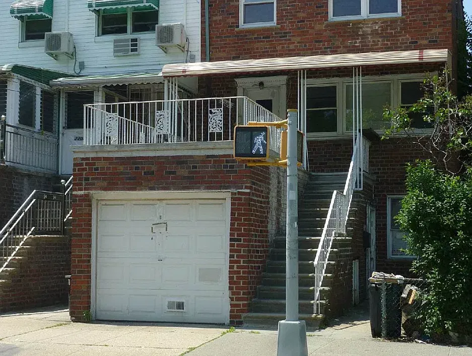 4 bed, 1.5 bath, 1600 sqft, $3,600 — Photo 3