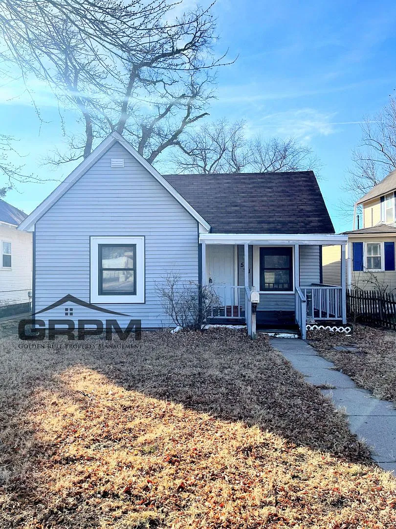 Cozy 2 Bedroom 1 Bath Home — Photo 1