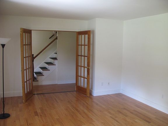 5th image of 13 Norland Ct