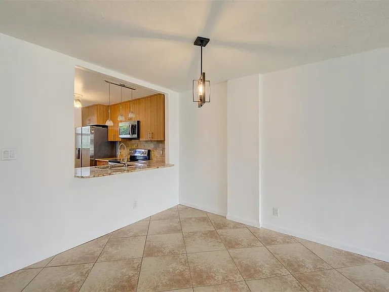 113 Royal Park Dr #1H — Photo 7