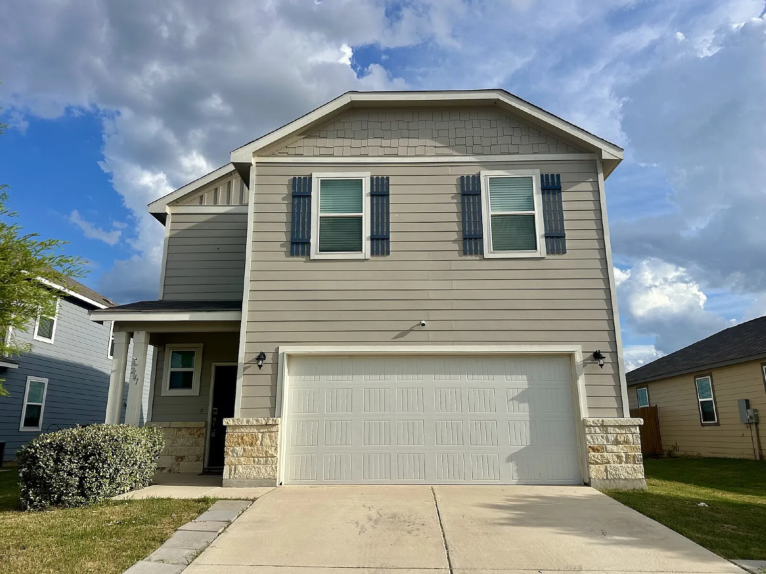 4 bed, 3.0 bath, 2097 sqft, $1,850 — Photo 1