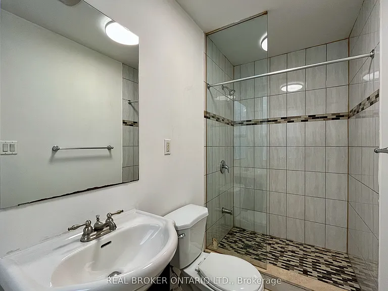 274 Coxwell Ave #2 — Photo 9