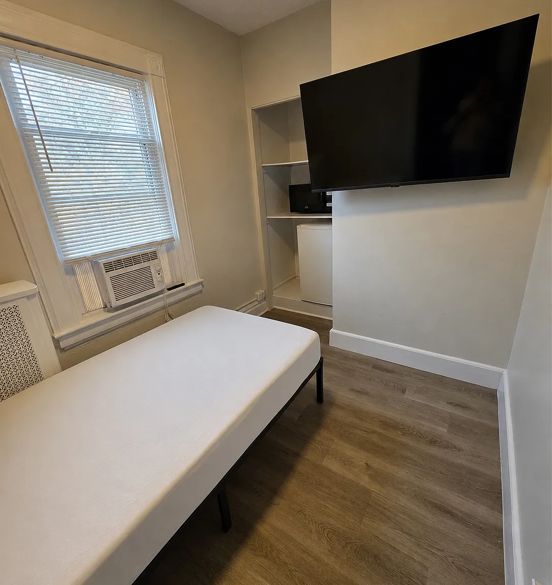 1 bed, $900 — Photo 1