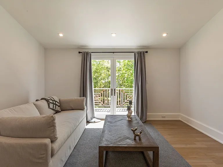 Woodcrest Dr — Photo 17