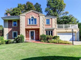 42 Foxcroft Rd, Manhasset, NY 11030