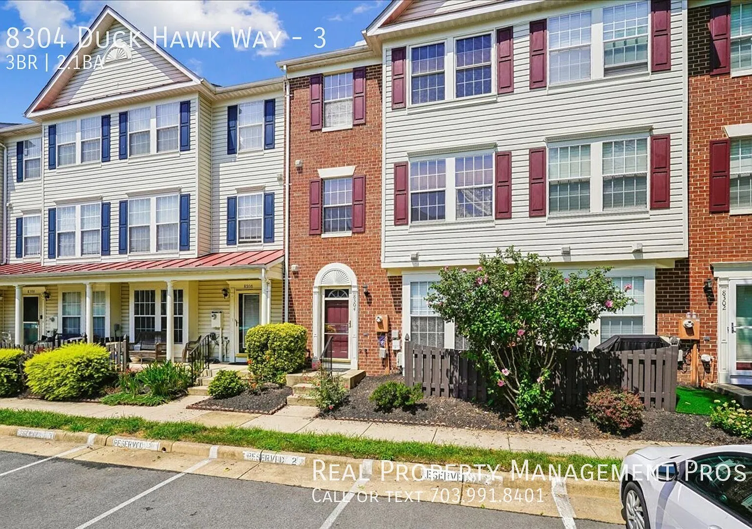 Gorgeous Townhouse- Great Amenities and Location! — Photo 2