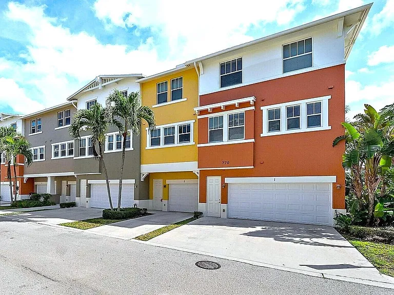 770 Millbrae Ct #4 — Photo 3