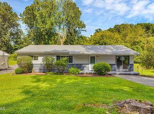 393 Woodcrest Dr, Kingsport, TN 37663