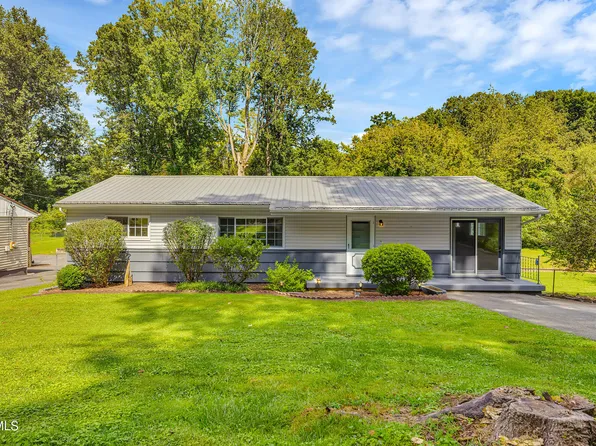 393 Woodcrest Dr, Kingsport, TN 37663