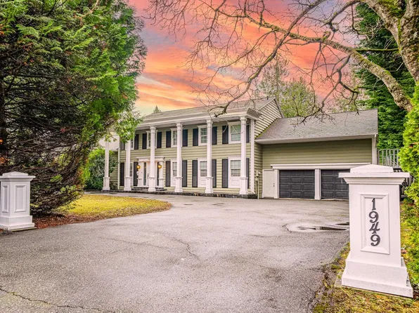 1949 134th St, Surrey, BC V4A 4C5