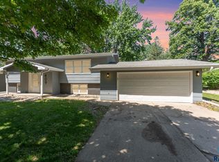 409 S 8th Ave, Brandon, SD 57005