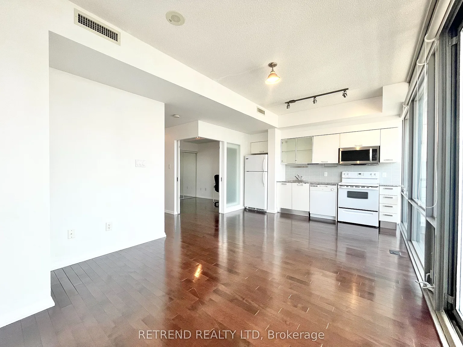 Murano Condos — Photo 1