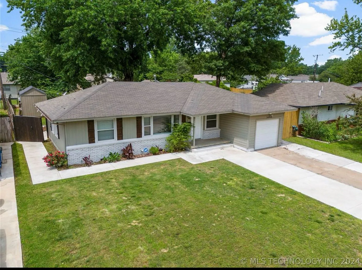 Welcome home! Lovely updated rental home in Midtown. — Photo 4