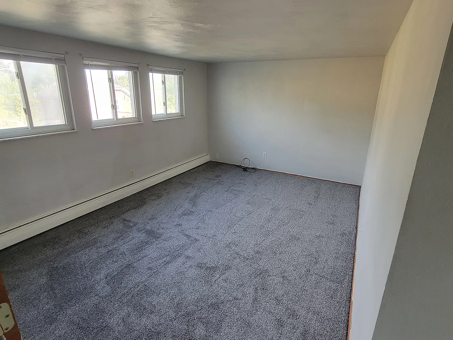 2 bed, 1000 sqft, $1,400 — Photo 2