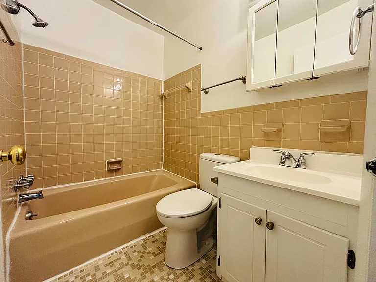 103 Huntington Ln — Photo 14