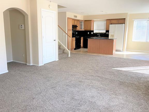 4th image of 9207 W Globe Ave