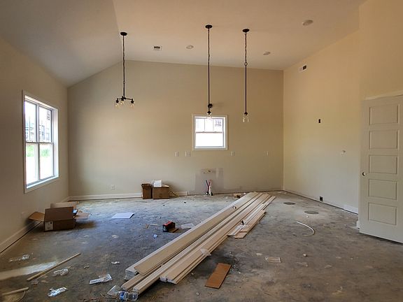 5th image of 125 Locust St