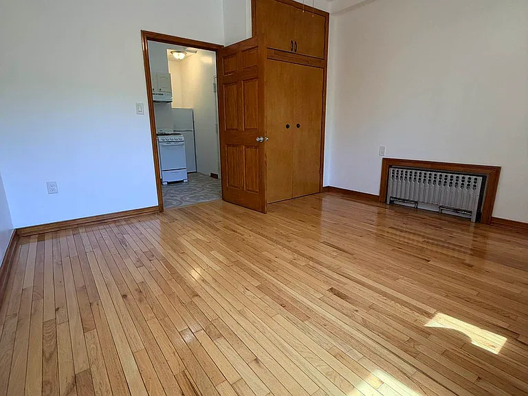 722 Leonard St #S — Photo 2