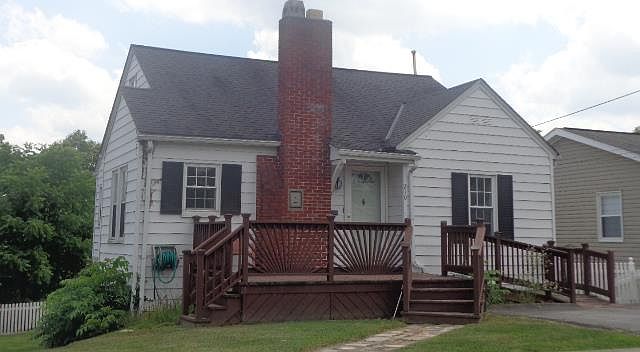 1st image of 210 Westwood Dr