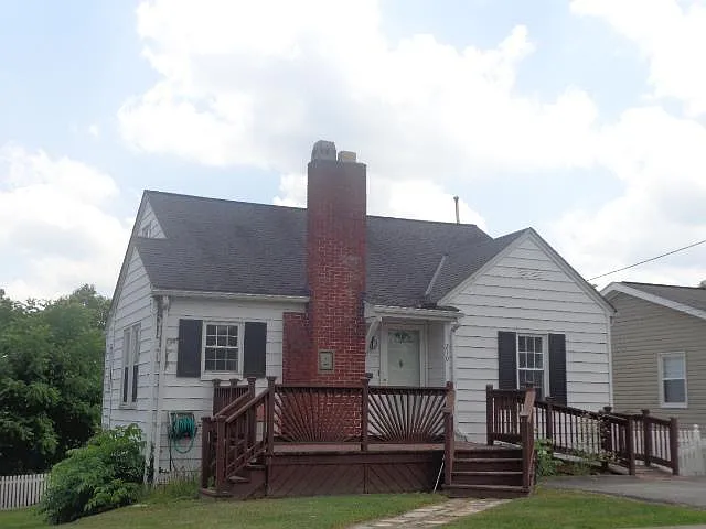 210 Westwood Dr photo 1