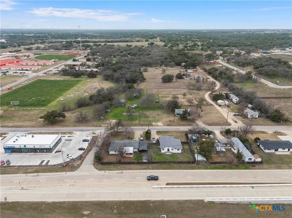 319 W Village Rd, Salado, TX 76571