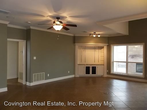3rd image of 1601 Wisteria Ln