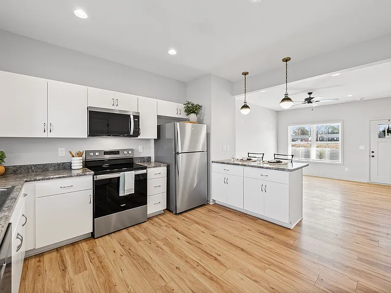 710 Sivley Rd — Photo 14