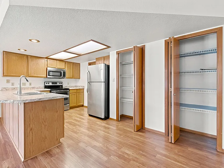 518 1/2 Eastgate Ct #1 — Photo 8