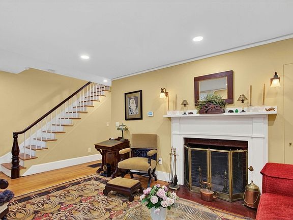 3rd image of 3 Pleasant Street Ct