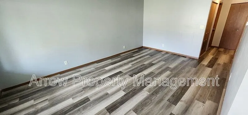 2 bed, 1.0 bath, 797 sqft, $895 — Photo 3