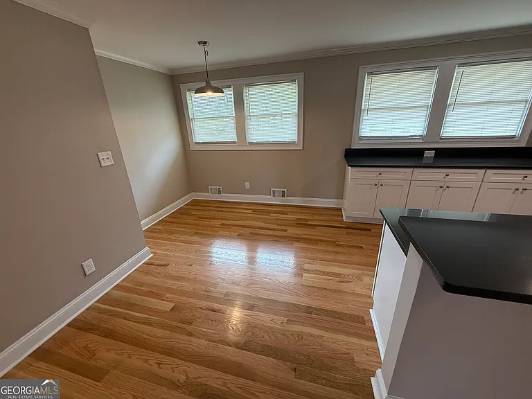 657 Athens St — Photo 7