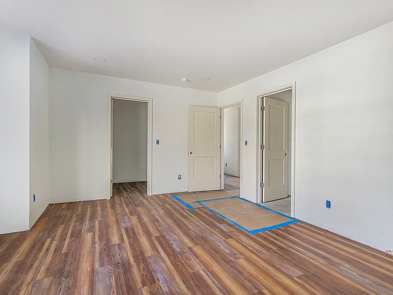 445 Hiscock St — Photo 17