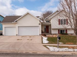 3197 Lakeridge Dr NW, Rochester, MN 55901