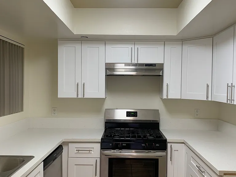 1039 Justin Ave — Photo 10