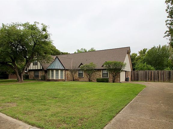 3rd image of 1710 Green Tree Ln