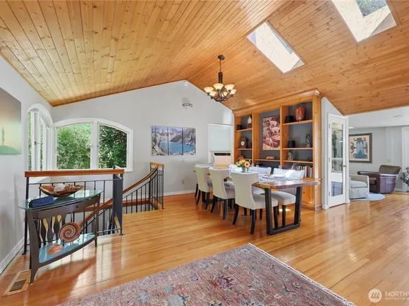 18002 25th Avenue NE, Lake Forest Park, WA 98155