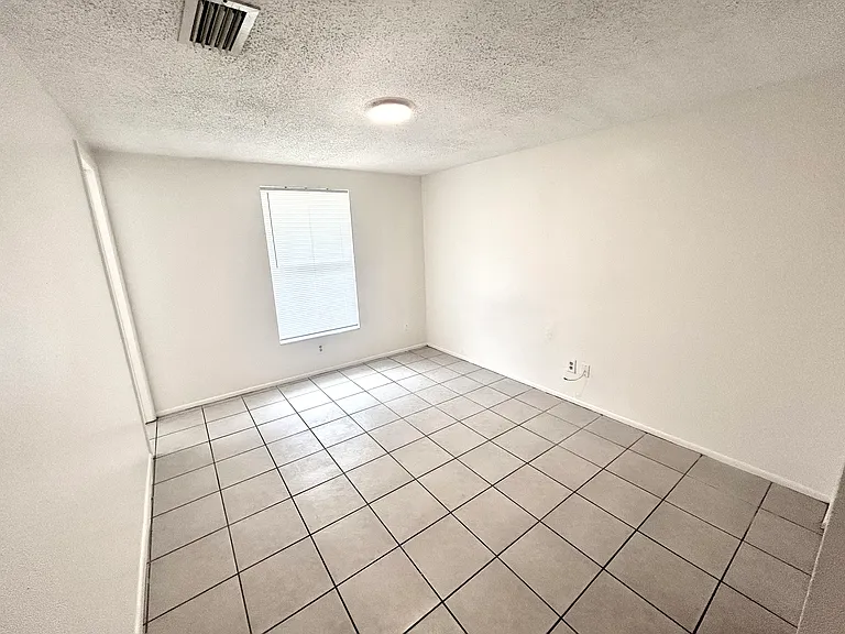 5725 9th Street Cir E #5725 — Photo 6