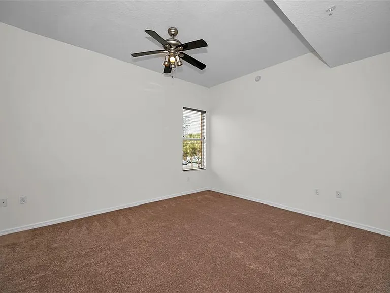 606 Wells Ct #202 — Photo 36