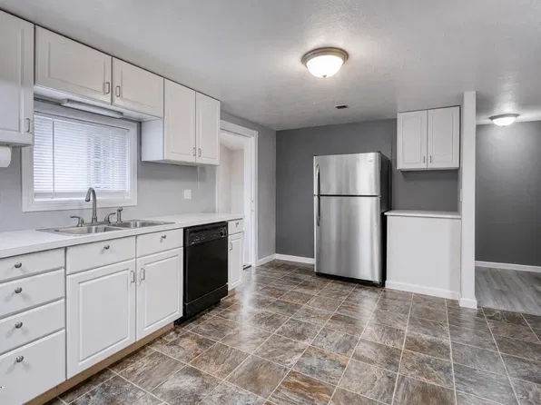 259 W Buford Ave, Siletz, OR 97380